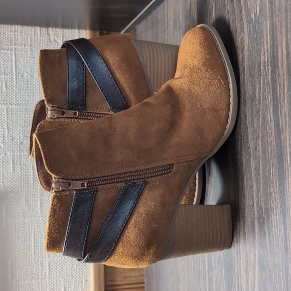 Diba Bronze Faux Suede Heeled Bootie Size 7 - Picture 3 of 6